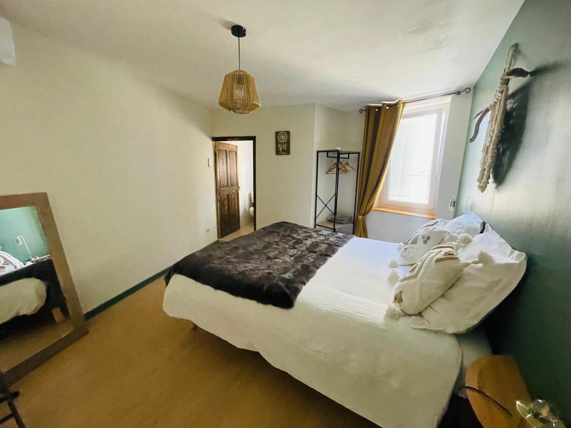 Maison Des Bourgades Saint-Julien-de-Peyrolas Dış mekan fotoğraf